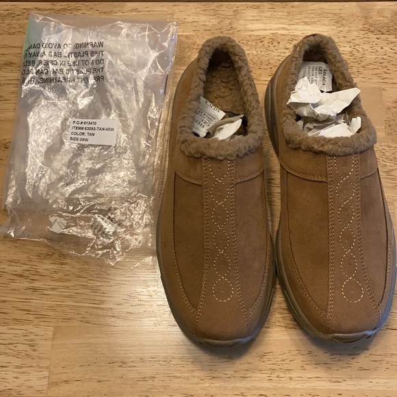 Carol Wright’s “Gail” faux Sherpa microsuede clog - Picture 2 of 10